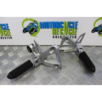 Suzuki GSX 600 F Footrest Hangers Rear Pillion GSXF 2001 to 2006 GSX600F B071