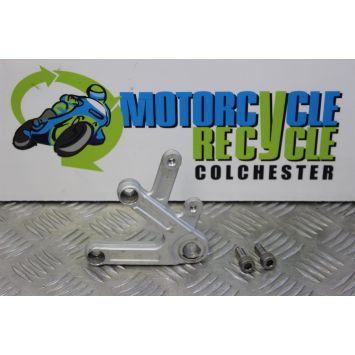 Triumph Daytona T595 Footrest Hanger Riders Left 1997 1998 T 595 B102