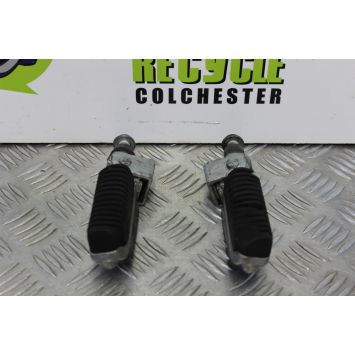Suzuki GSF 1200 Bandit Footrests Front Riders 1997 to 2000 Mk1 GSF1200 B058