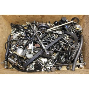 Suzuki GSXR 600 Fixings Various Engine Bike 2001 to 2003 K1 K2 K3 GSXR600 B193