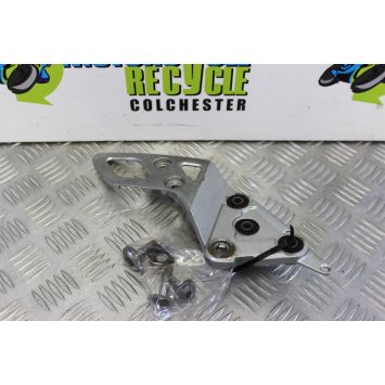 Suzuki GSF 650 Bandit Footrest Hanger Right Riders 2005 2006 GSF650 B066
