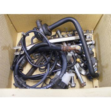 Suzuki GSXR 750 Fixings Various 2000 to 2003 K1 K2 K3 GSXR750 B075