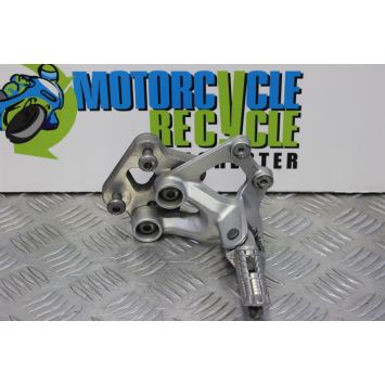 Suzuki GSXR 600 Footrest Hanger Left Front K6 K7 2006 2007 GSXR600 B203