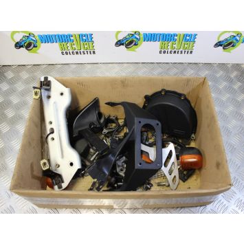 Triumph Speed Triple 955 Fixings Various 2002 to 2004 955i B054
