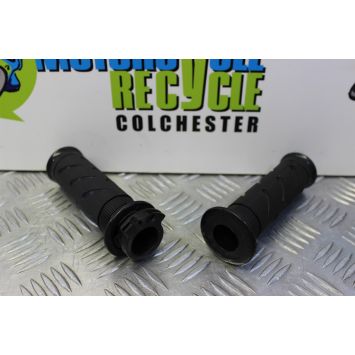 Triumph Street Triple 675 Grips Handlebar Genuine 2013 to 2016 B049
