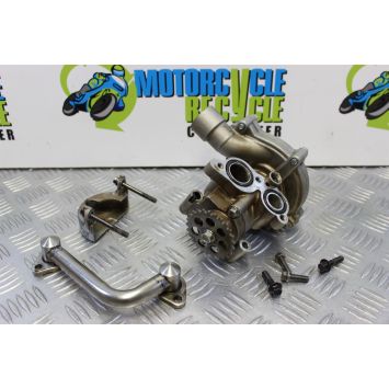 Triumph Street Triple 675 Water and Oil Pump 2013 to 2016 B049