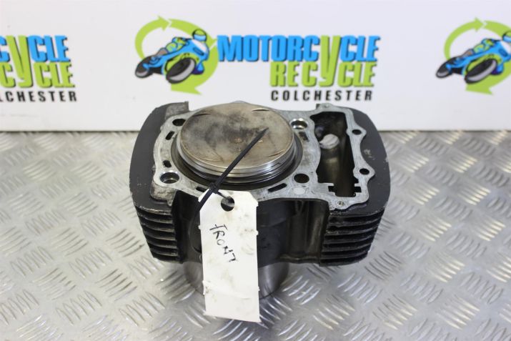 Kawasaki VN 1500 Vulcan Classic Piston and Barrel Front Engine 1996 to 2001 B067