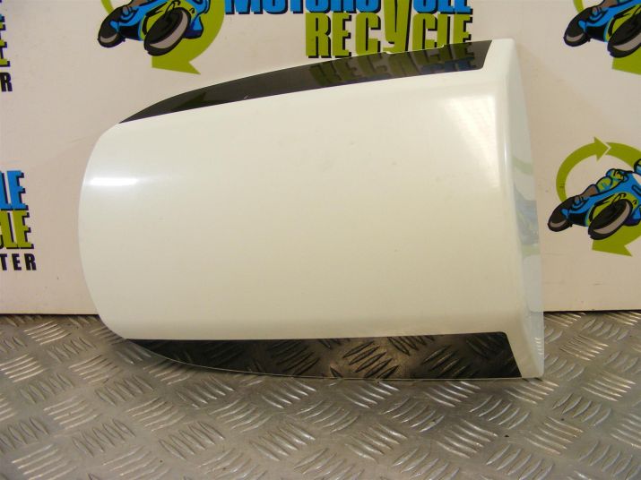 Suzuki GSXR 750 Seat Cowl Rear Solo 2000 to 2003 K1 K2 K3 GSXR750 B075