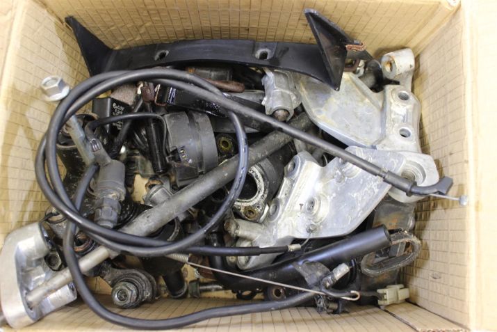 Yamaha XJR 1300 Fixings Various 1999 to 2003 XJR1300 B048