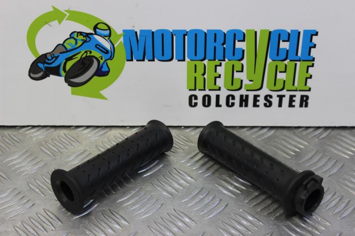 Triumph Daytona T595 Handlebar Grips 1997 1998 T 595 B102