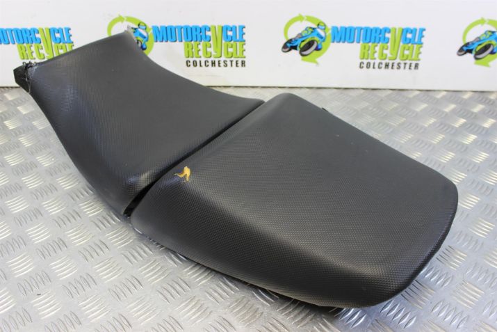 Suzuki GSF 650 Bandit Seat Front and Rear Pillion 2005 2006 GSF650 B066