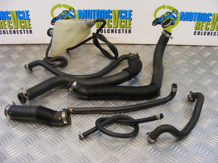 Suzuki GSXR 750 Coolant Bottle and Hoses 2000 to 2003 K1 K2 K3 GSXR750 B075
