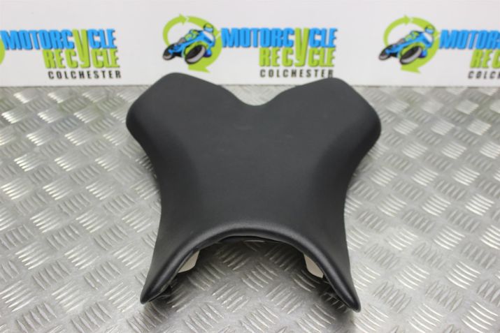 Yamaha R1 5VY Seat Riders Front YZF-R1 2004 to 2006 YZF 1000 B097