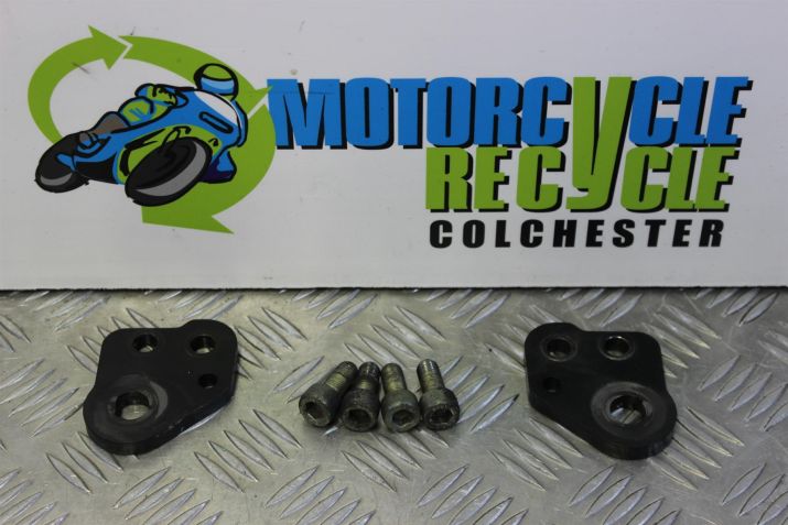 Triumph Thunderbird Sport 900 Footrest Hanger Plates Front 1997 to 2004 B101