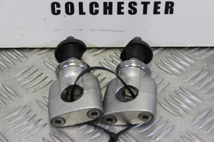 Suzuki GSF 1200 Bandit Handlebar Clamps 1997 to 2000 Mk1 GSF1200 B058