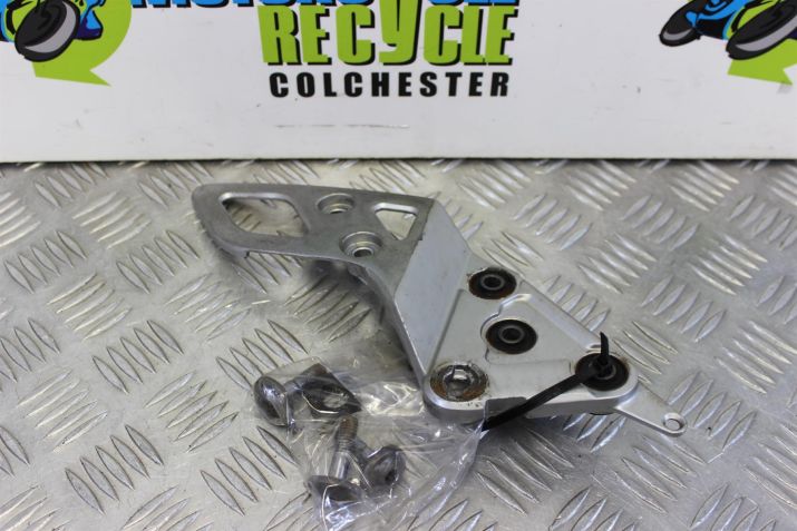 Suzuki GSF 650 Bandit Footrest Hanger Right Riders 2005 2006 GSF650 B066
