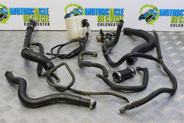 Yamaha R1 5VY Radiator Hoses Coolant Bottle YZF-R1 2004 to 2006 YZF 1000 B097