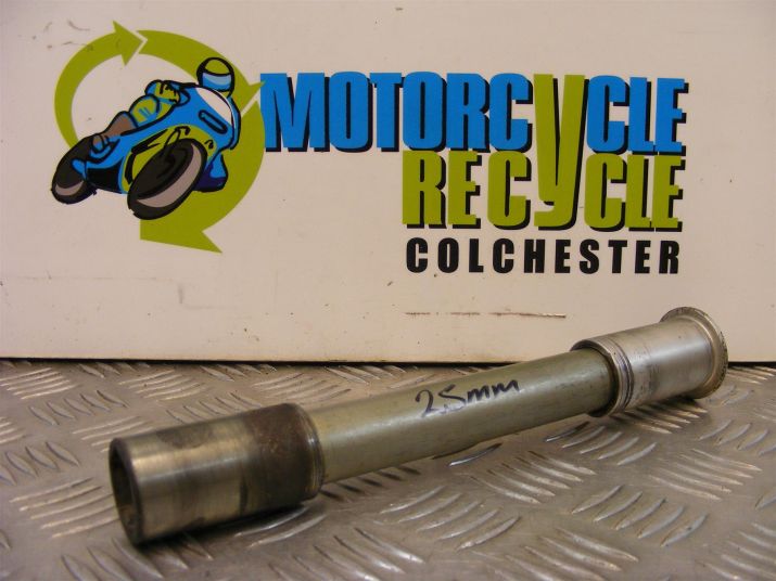 Suzuki GSXR 750 Wheel Spindle Front 2000 to 2003 K1 K2 K3 GSXR750 B075