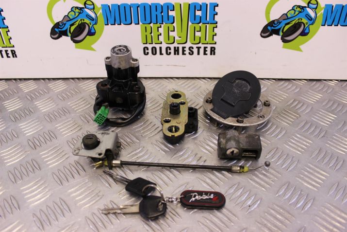 Suzuki GSX 600 F Locks Lock Set Keys GSXF 2001 to 2006 GSX600F B071