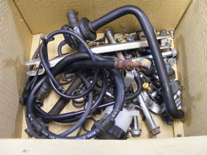 Suzuki GSXR 750 Fixings Various 2000 to 2003 K1 K2 K3 GSXR750 B075