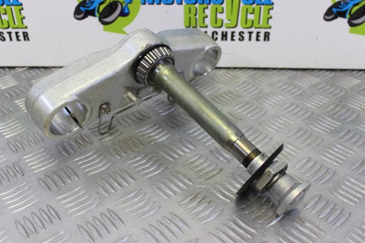 Triumph Speed Triple 955 Bottom Yoke with Top Nut 2002 to 2004 955i B054