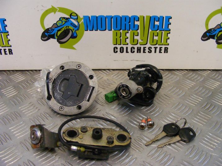 Suzuki GSXR 750 Lock Set Keys 26k miles 2000 to 2003 K1 K2 K3 GSXR750 B075