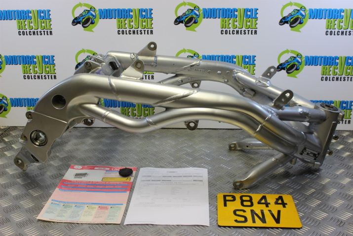 Triumph Daytona T595 Frame with V5 HPI Clear Triumph 1997 1998 T 595 B102