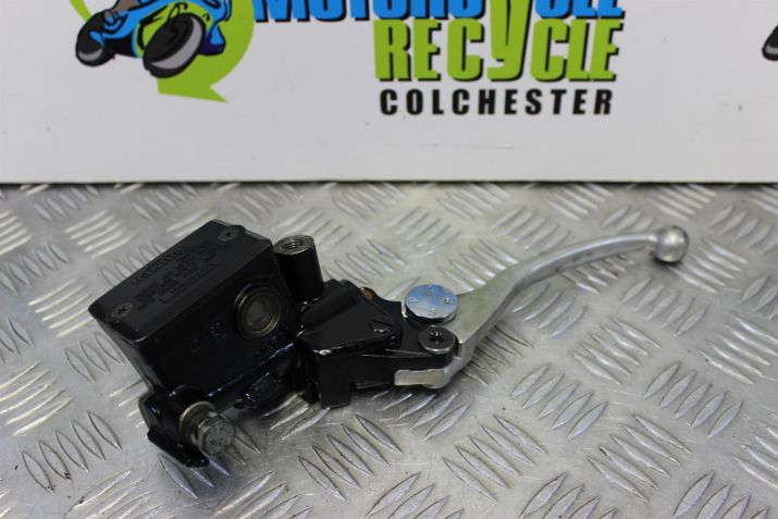 Triumph Legend TT Clutch Master Cylinder with Lever 1998 to 2001 900 B052