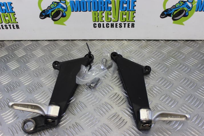 Aprilia RSV 1000 Mille Footrest Hangers Rear Pillion 2001 2002 RSV1000 B047