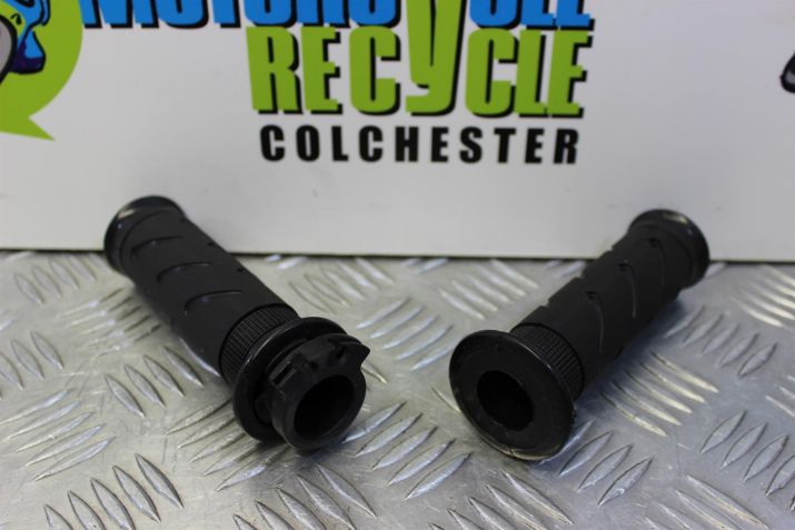 Triumph Street Triple 675 Grips Handlebar Genuine 2013 to 2016 B049