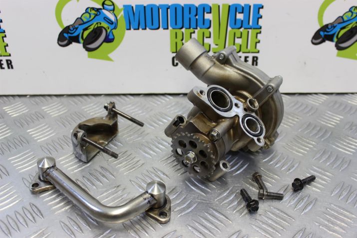 Triumph Street Triple 675 Water and Oil Pump 2013 to 2016 B049
