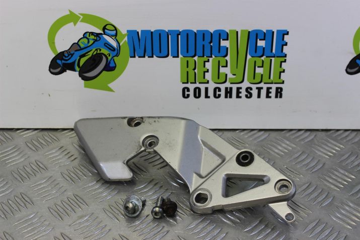Suzuki RF 900 Footrest Hanger Right Front Riders RF900R RF900 1994 to 1999 B060