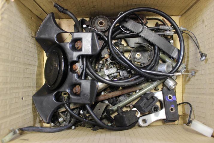 Yamaha R6 Fixings Various from Bike 5EB YZF-R6 1999 to 2002 B069