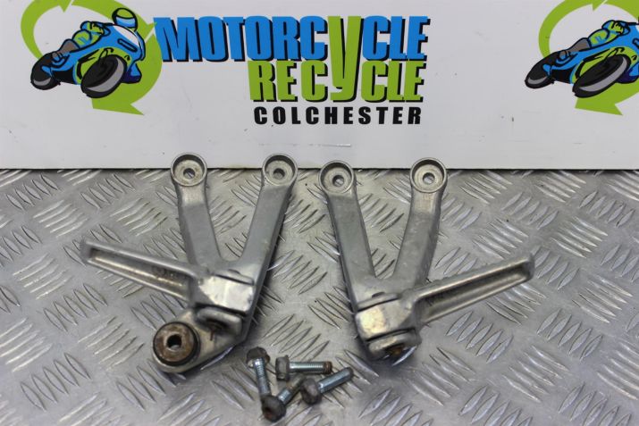 Honda CBR 900 RR Footrest Hangers Rear Fireblade RRW 1998 1999 CBR900 B053