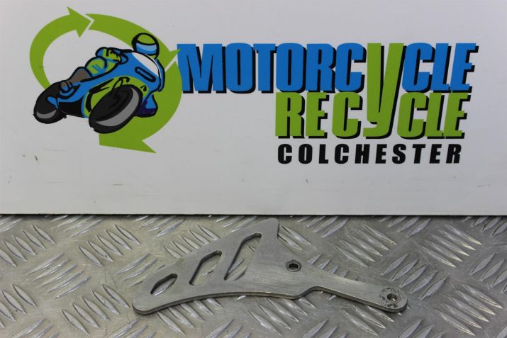 Triumph Speed Triple 1050 Chain Fin Rear Guard 2005 to 2007 B056