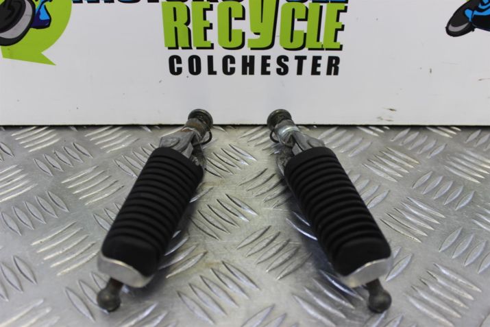 Yamaha XJR 1300 Footrests Front Riders 1999 to 2003 XJR1300 B048