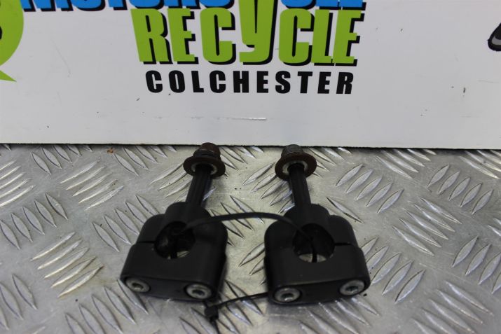 Yamaha FZ8 Fazer Handlebar Clamps & Bolts 2010 to 2015 FZ8S FZ8N B051