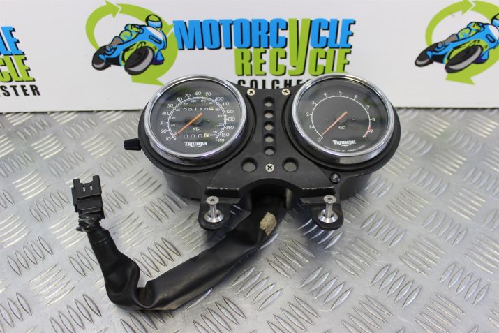 Triumph Thunderbird Sport 900 Clocks Dash Speedo 32k miles 1997 to 2004 B101