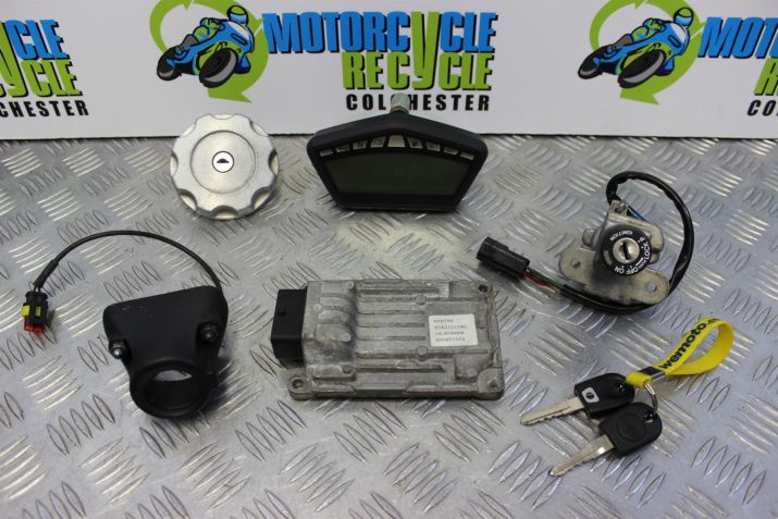 Ducati Hypermotard 796 Lock Set with Clocks Keys ECU 2010 2011 2012 B085