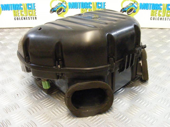 Suzuki GSXR 750 Airbox Air Filter Housing 2000 to 2003 K1 K2 K3 GSXR750 B075