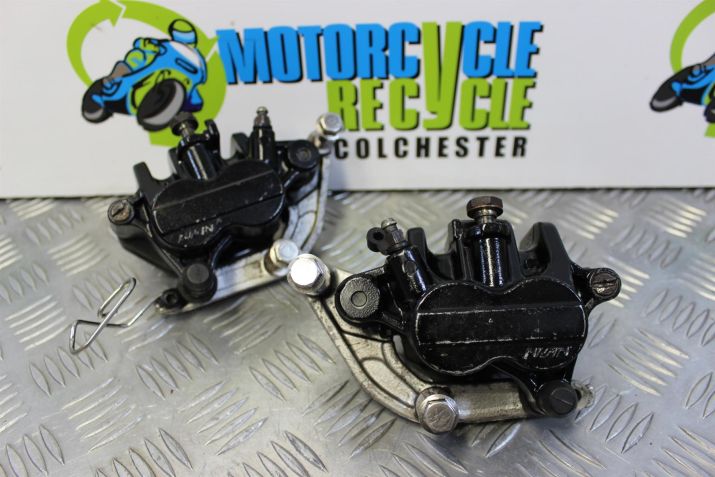 Triumph Thunderbird Sport 900 Brake Calipers Front 1997 to 2004 B101