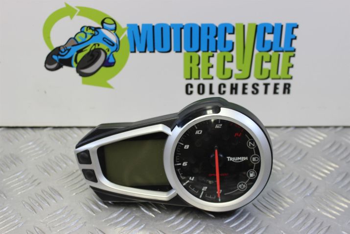 Triumph Street Triple 675 Clocks Dash Speedo ABS 21k miles 2013 to 2016 B049