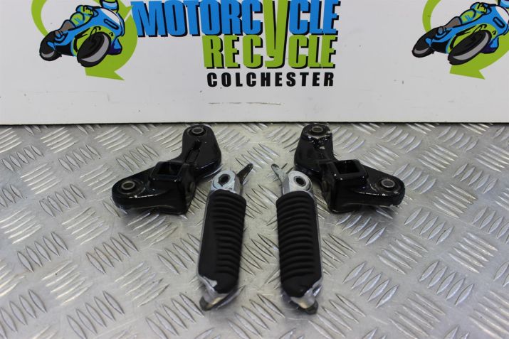 Suzuki GSX 600 F Footrests Hangers Front Riders GSXF 2001 to 2006 GSX600F B071